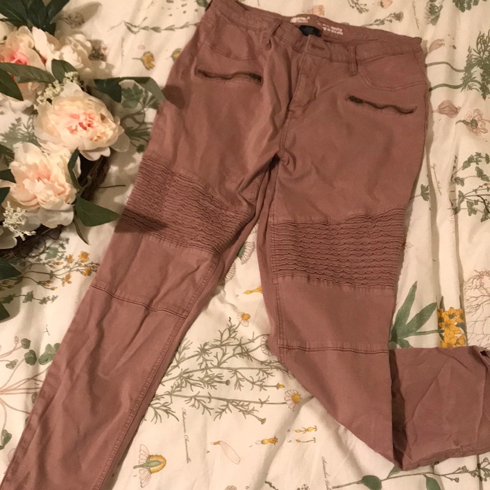 Rose Jeggings with Front Detail